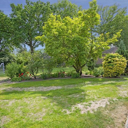 Charming Villa In Lemele With A Nice Garden Exterior foto