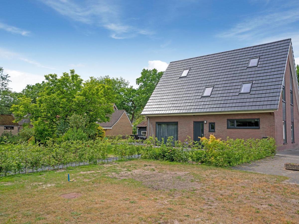 Charming Villa In Lemele With A Nice Garden Exterior foto